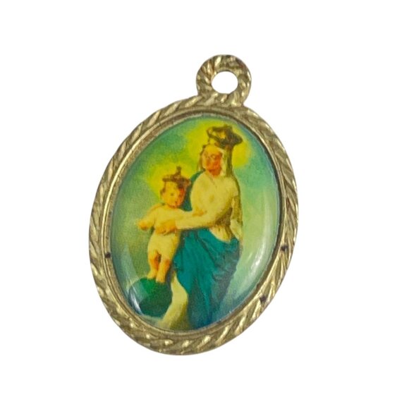 Vintage Madonna and Child Pendant Oval Catholic Religious Charm Gold Tone Italy - Picture 1 of 6